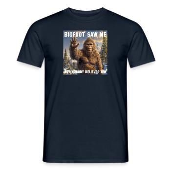 Bigfoot saw me, but nobody believes him - Men's T-Shirt - navy - Front - AI Model Male 178 light (178cm)