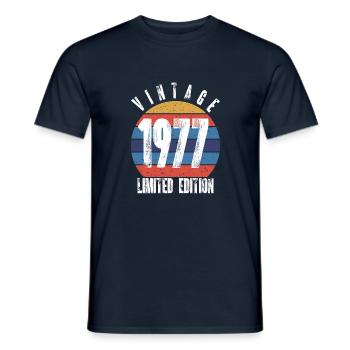 Jahrgang 1977 Limitierte Auflage - Männer T-Shirt - Navy - Vorne - AI Model Male 178 light (178cm)