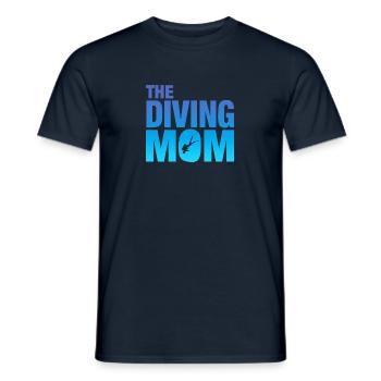 The Diving Mom - Männer T-Shirt - Navy - Vorne - AI Model Male 178 light (178cm)