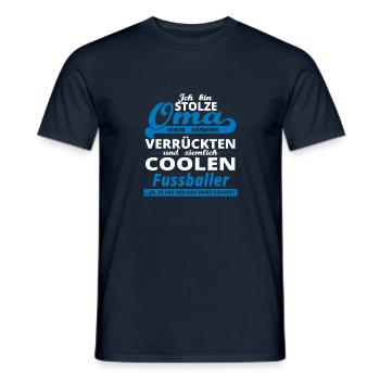 GESCHENK GEBURTSTAG STOLZE OMA VON Fussballer - Männer T-Shirt - Navy - Vorne - AI Model Male 178 light (178cm)