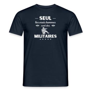 Seul les vrais hommes sont militaires - T-shirt homme - marine - Devant - AI Model Male 178 light (178cm)