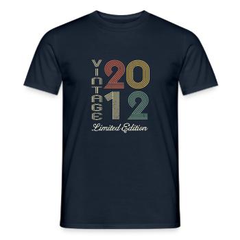 2012 Geburtstag Geboren im Jahr 2012 Vintage Retro. Editio - Männer T-Shirt - Navy - Vorne - AI Model Male 178 light (178cm)