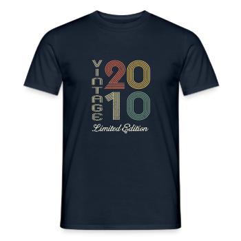 2010 Geburtstag Geboren im Jahr 2010 Vintage Retro. Editio - Männer T-Shirt - Navy - Vorne - AI Model Male 178 light (178cm)