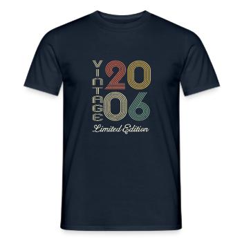 2006 Anniversaire Né en 2006 vintage Rétro. Editio - T-shirt homme - marine - Devant - AI Model Male 178 light (178cm)