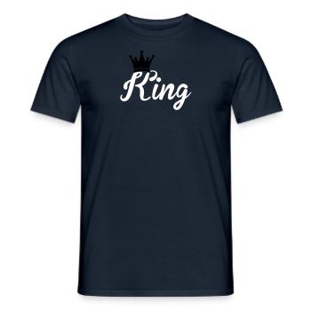 king - Männer T-Shirt - Navy - Vorne - AI Model Male 178 light (178cm)