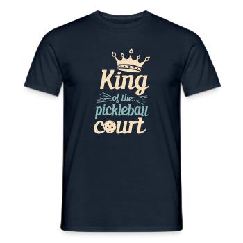 King Of The Pickleball Court Pickleball Player - Männer T-Shirt - Navy - Vorne - AI Model Male 178 light (178cm)