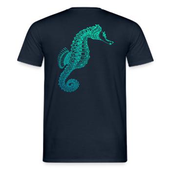 Seepferd tauchen taucher dive scuba geschenk - Männer T-Shirt - Navy - Hinten - AI Model Male 178 light (178cm)