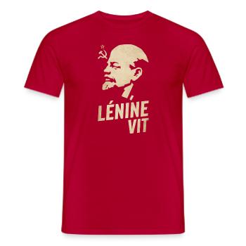 Lenin lebt - Männer T-Shirt - Rot - Vorne - AI Model Male 178 dark (178cm)