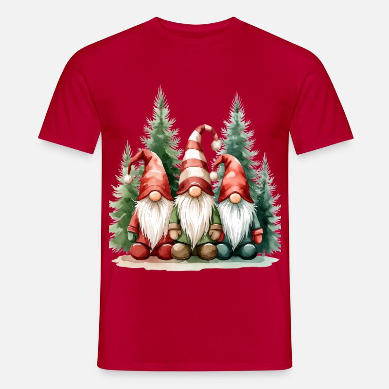 Drei Gartenzwerge im Winterwald - Männer T-Shirt - Rot