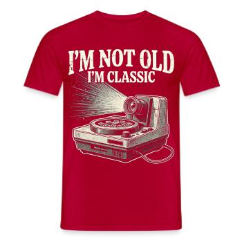 Nicht alt, ich bin klassisches Kameradesign - Männer T-Shirt - Rot - Vorne - AI Model Male 178 dark (178cm)
