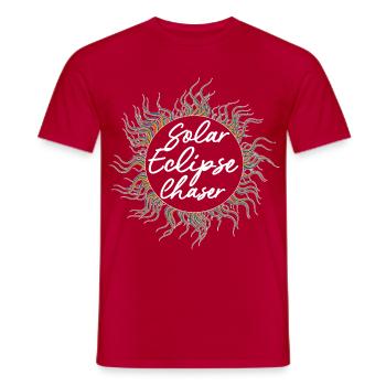 Solar eclipse chaser - Männer T-Shirt - Rot - Vorne - AI Model Male 178 dark (178cm)
