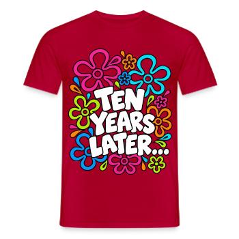 Lustig, zehn Jahre später, sogar zehn Jahre Jubiläum - Männer T-Shirt - Rot - Vorne - AI Model Male 178 dark (178cm)