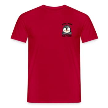 Klassentier Pinguin "Weckt mich zur Pause!" - Männer T-Shirt - Rot - Vorne - AI Model Male 178 dark (178cm)