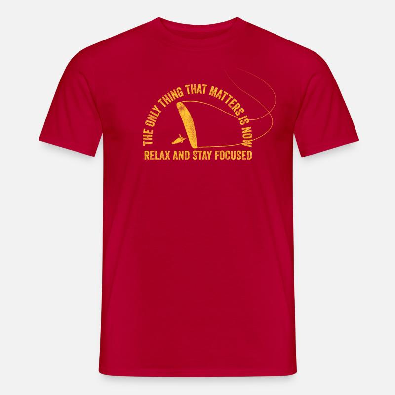 Relax and stay focused - Männer T-Shirt - Rot