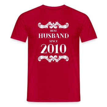 Meilleur mari depuis l’anniversaire de mariage 2010 - T-shirt homme - rouge - Devant - AI Model Male 178 dark (178cm)