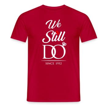 Wir machen immer noch seit 1952 Hochzeitstag - Männer T-Shirt - Rot - Vorne - AI Model Male 178 dark (178cm)