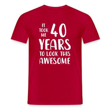 Ich habe 40 Jahre gebraucht, um so toll auszusehen - Männer T-Shirt - Rot - Vorne - AI Model Male 178 dark (178cm)