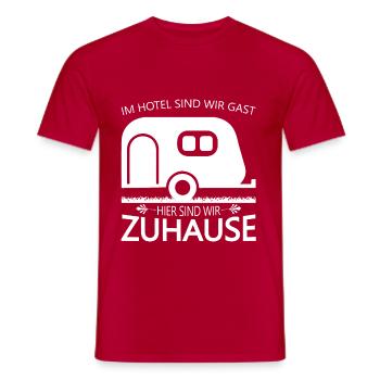 Im Hotel sind wir Gast hier sind wir Zuhause - Männer T-Shirt - Rot - Vorne - AI Model Male 178 dark (178cm)