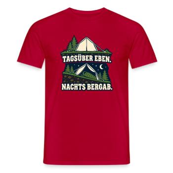 Tagsüber eben. Nachts bergab. – Camping - Männer T-Shirt - Rot - Vorne - AI Model Male 178 dark (178cm)