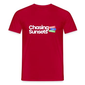 Citation d’aventure de voyageur à la poursuite des couchers de soleil - T-shirt homme - rouge - Devant - AI Model Male 178 dark (178cm)