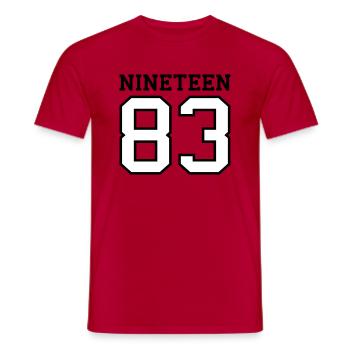 1983 - T-shirt homme - rouge - Devant - AI Model Male 178 dark (178cm)
