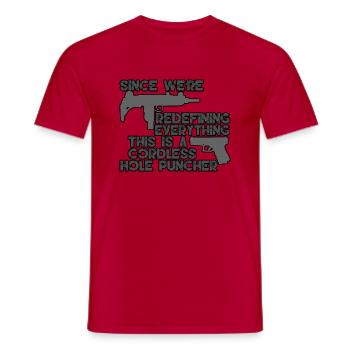 Il s’agit d’un perforateur sans fil 4 - T-shirt homme - rouge - Devant - AI Model Male 178 dark (178cm)