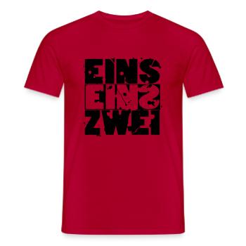 Eins Eins Zwei - 112 - Männer T-Shirt - Rot - Vorne - AI Model Male 178 dark (178cm)