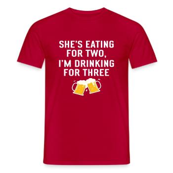 Elle mange pour deux je bois pour trois - T-shirt homme - rouge - Devant - AI Model Male 178 dark (178cm)