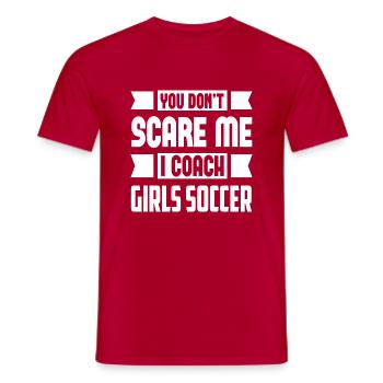 Tu ne me fais pas peur J’entraîne des filles de football - T-shirt homme - rouge - Devant - AI Model Male 178 dark (178cm)