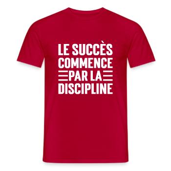 Le Succès Commence Par La Discipline - T-shirt homme - rouge - Devant - AI Model Male 178 dark (178cm)