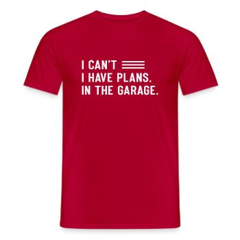 I Can´t I Have Plans In The Garage - Männer T-Shirt - Rot - Vorne - AI Model Male 178 dark (178cm)