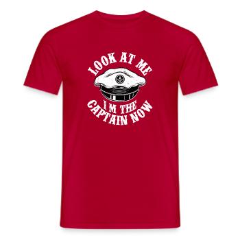 Regarde-moi, je suis le capitaine maintenant, marin, voile d’équipage, - T-shirt homme - rouge - Devant - AI Model Male 178 dark (178cm)