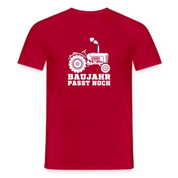 Baujahr passt noch Traktor Landwirt Spruch T-Shirt - Männer T-Shirt - Rot - Vorne - AI Model Male 178 dark (178cm)