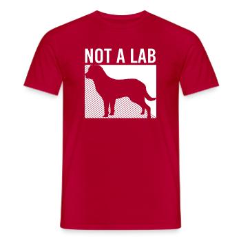 Chesapeake Bay Retriever - Männer T-Shirt - Rot - Vorne - AI Model Male 178 dark (178cm)