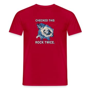 Geocaching — Diesen Stein zweimal überprüft - Männer T-Shirt - Rot - Vorne - AI Model Male 178 dark (178cm)