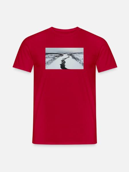 A winding river in a snowy landscape - Men's T-Shirt - red