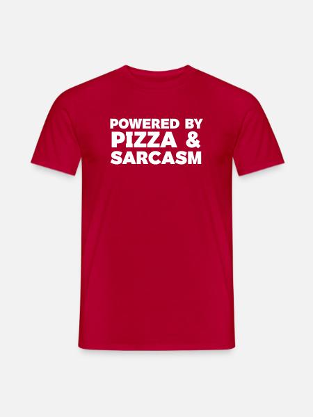 Powered by Pizza & Sarcasm T-Shirt - Männer T-Shirt - Rot