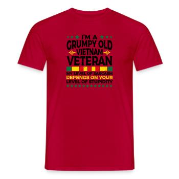 Unterschätze Niemals Einen Alten Mann, Der Auch - Männer T-Shirt - Rot - Vorne - AI Model Male 178 dark (178cm)