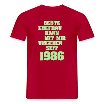 Ehefrau 1986 - Männer T-Shirt - Rot - Vorne - AI Model Male 178 dark (178cm)