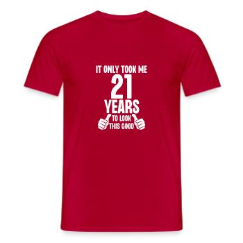 Ich habe nur 21 Jahre gebraucht, um so gut auszusehen - Männer T-Shirt - Rot - Vorne - AI Model Male 178 dark (178cm)