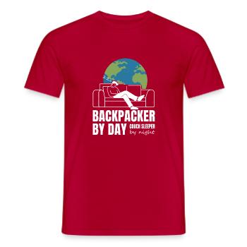 Backpacker by Day Couch Sleeper by Night - Männer T-Shirt - Rot - Vorne - AI Model Male 178 dark (178cm)