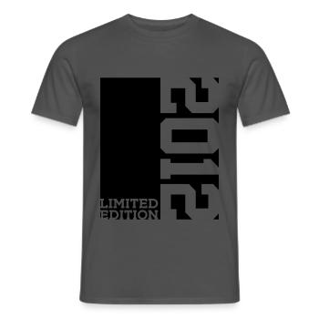LIMITED EDITION 2012 14. GEBURTSTAG - Männer T-Shirt - Anthrazit - Vorne - AI Model Male 178 light (178cm)