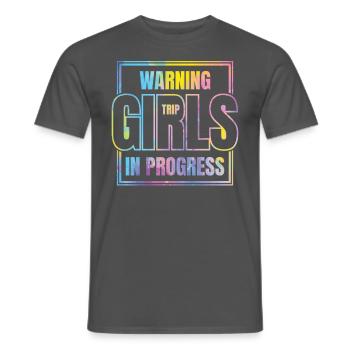 Attention Girls Trip en cours - T-shirt homme - charbon - Devant - AI Model Male 178 light (178cm)