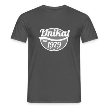 1979 Unikat - Männer T-Shirt - Anthrazit - Vorne - AI Model Male 178 light (178cm)