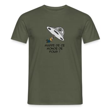 OVNI - T-shirt homme - vert militaire - Devant - AI Model Male 178 light (178cm)