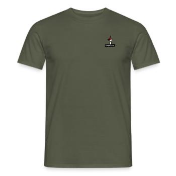 Spreepirat - Männer T-Shirt - Militärgrün - Vorne - AI Model Male 178 light (178cm)