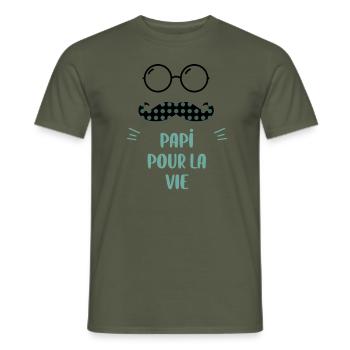 Papi pour la vie - T-shirt homme - vert militaire - Devant - AI Model Male 178 light (178cm)