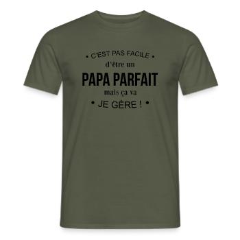 C'est pas facile d'être un papa parfait - T-shirt homme - vert militaire - Devant - AI Model Male 178 light (178cm)