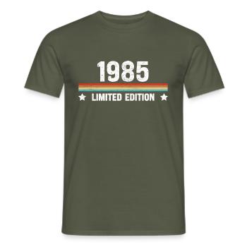 1985 Anniversaire 2022 Strip Vintage Rétro - T-shirt homme - vert militaire - Devant - AI Model Male 178 light (178cm)