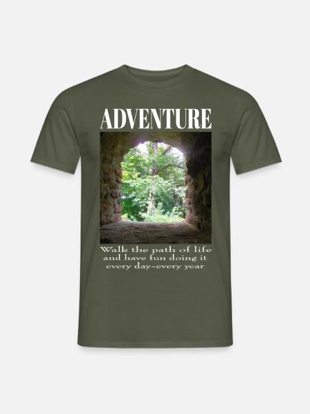 Abenteuer- Burgfenster mit Bogen und Ausblick - Männer T-Shirt - Militärgrün